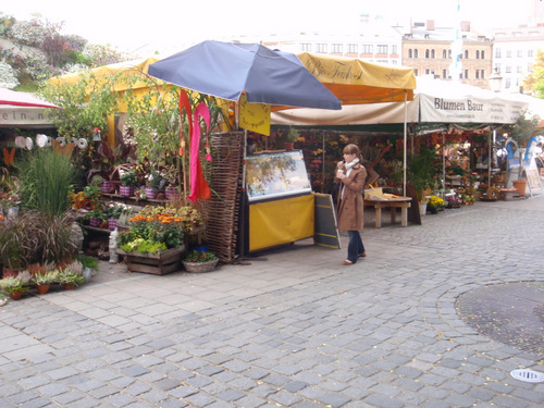 Victaulic Markt Platz; Blumen = Flowers.